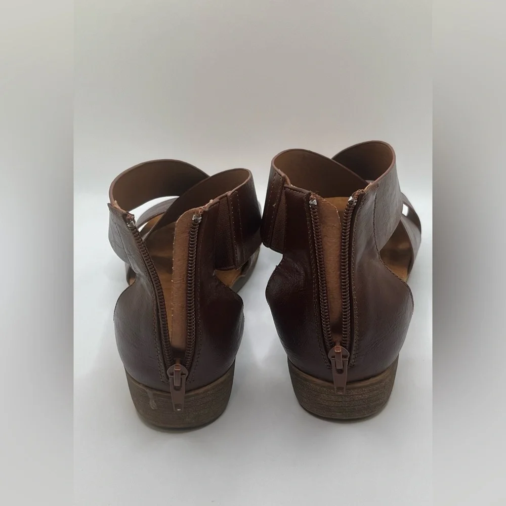 Pierre Dumas Women's Kori Faux Leather Dark Brown Flat Sandals Size 9 - Picture 9 of 14